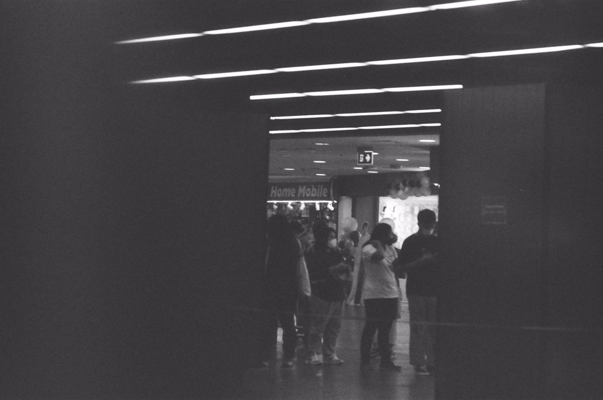 CJPJNxxx's tweet photo. งานจับมือบีเอนเคที่โฟกัสอะไรก็ไม่รู้
📷 : Canon FX
🎞️ : Fomapan400
📍 : MBK
#cjfilm https://t.co/ADPCu5Ym7c
