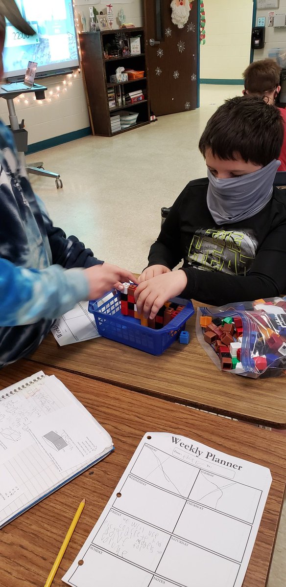 kristystepp's tweet photo. Finding the volume of objects in class with unifix cubes. They have to identify the length, width, and height and record it in their notebook. They did so good! #TeachHardLoveHarder @PeachCreekElem https://t.co/ukWDzjkpib