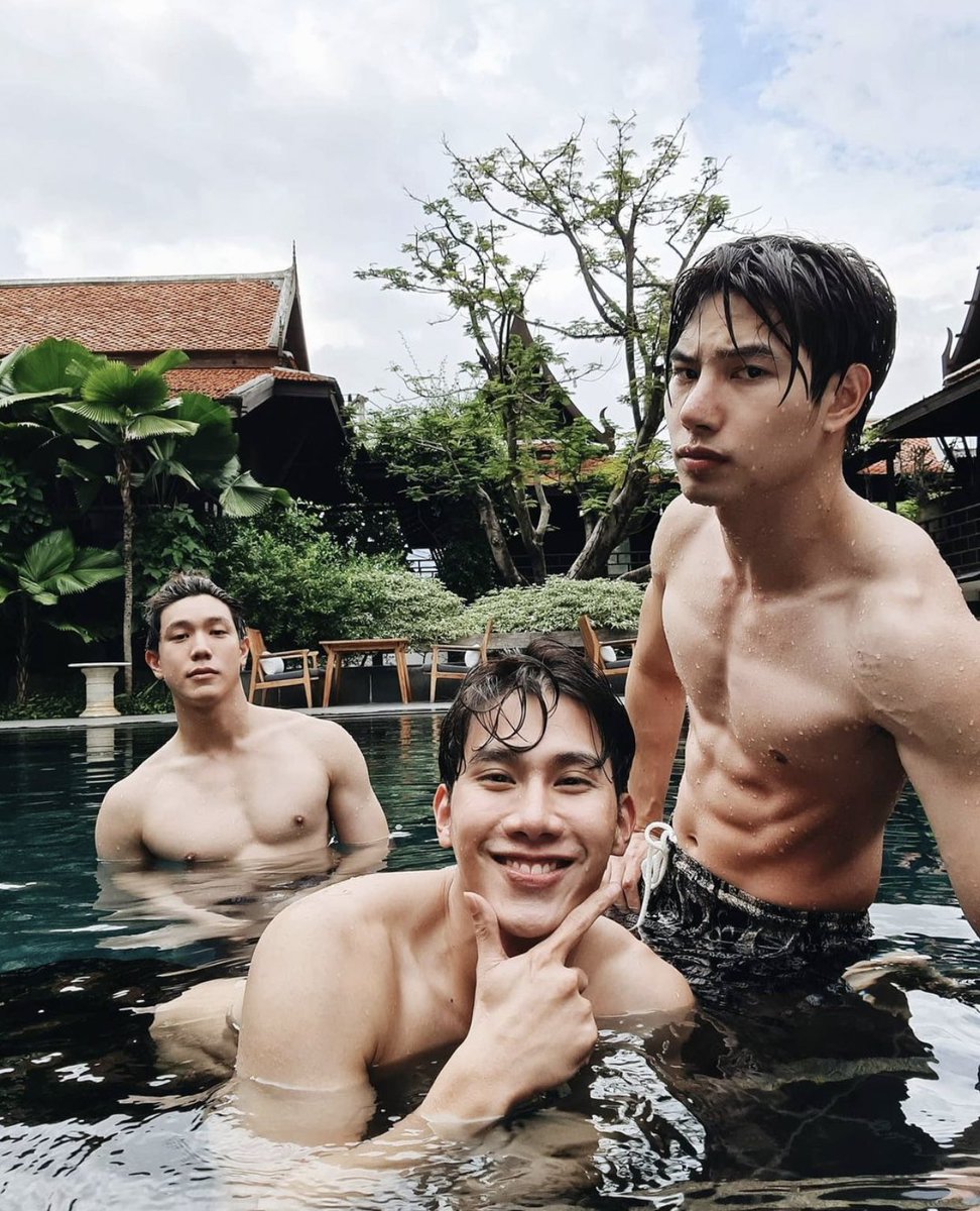xmaxtuluv's tweet photo. Find yourself a trio like them i can’t they’re so good together 😩🔥🔥
#MaxTul #Grtsp https://t.co/S03dnGPvk6