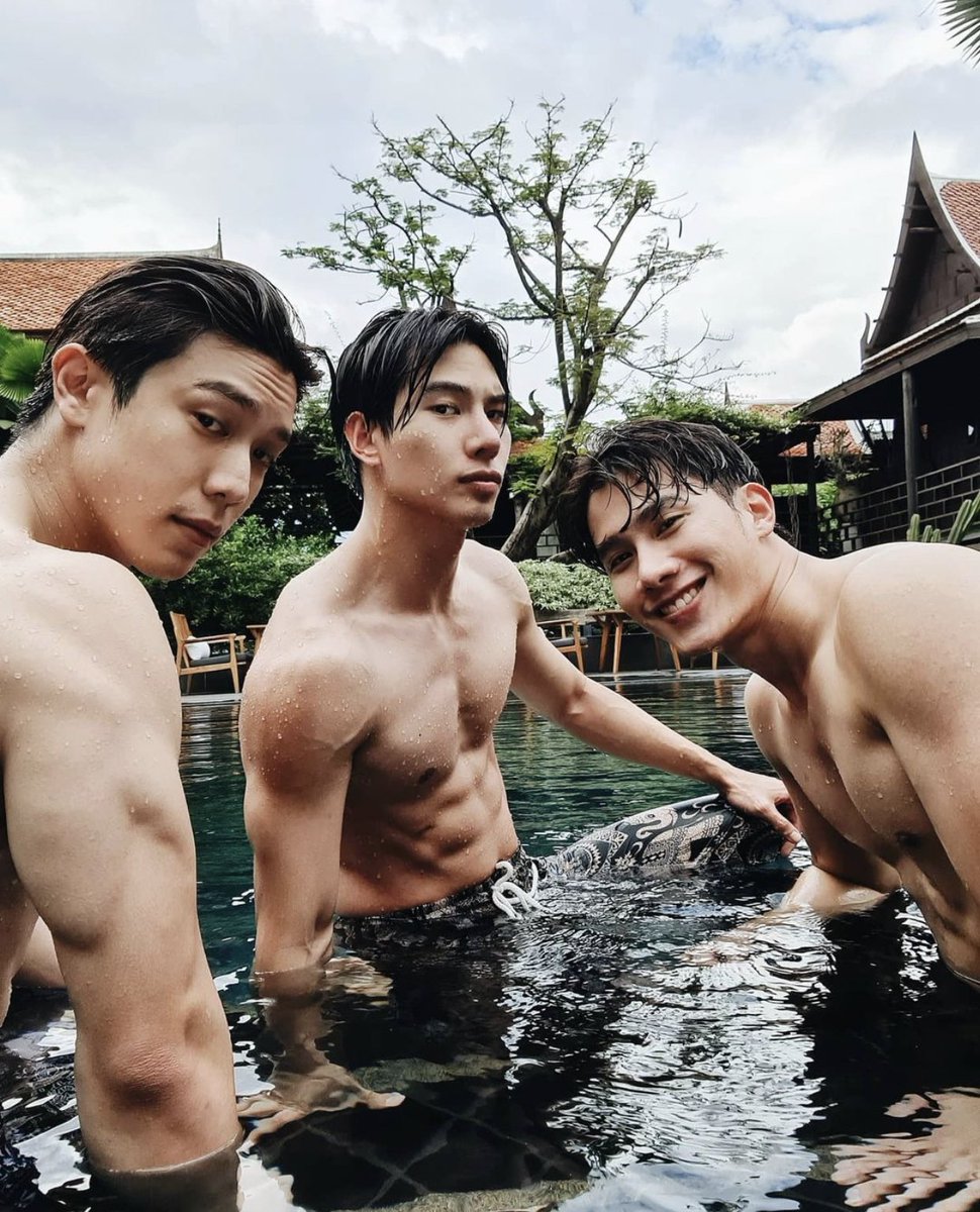 xmaxtuluv's tweet photo. Find yourself a trio like them i can’t they’re so good together 😩🔥🔥
#MaxTul #Grtsp https://t.co/S03dnGPvk6