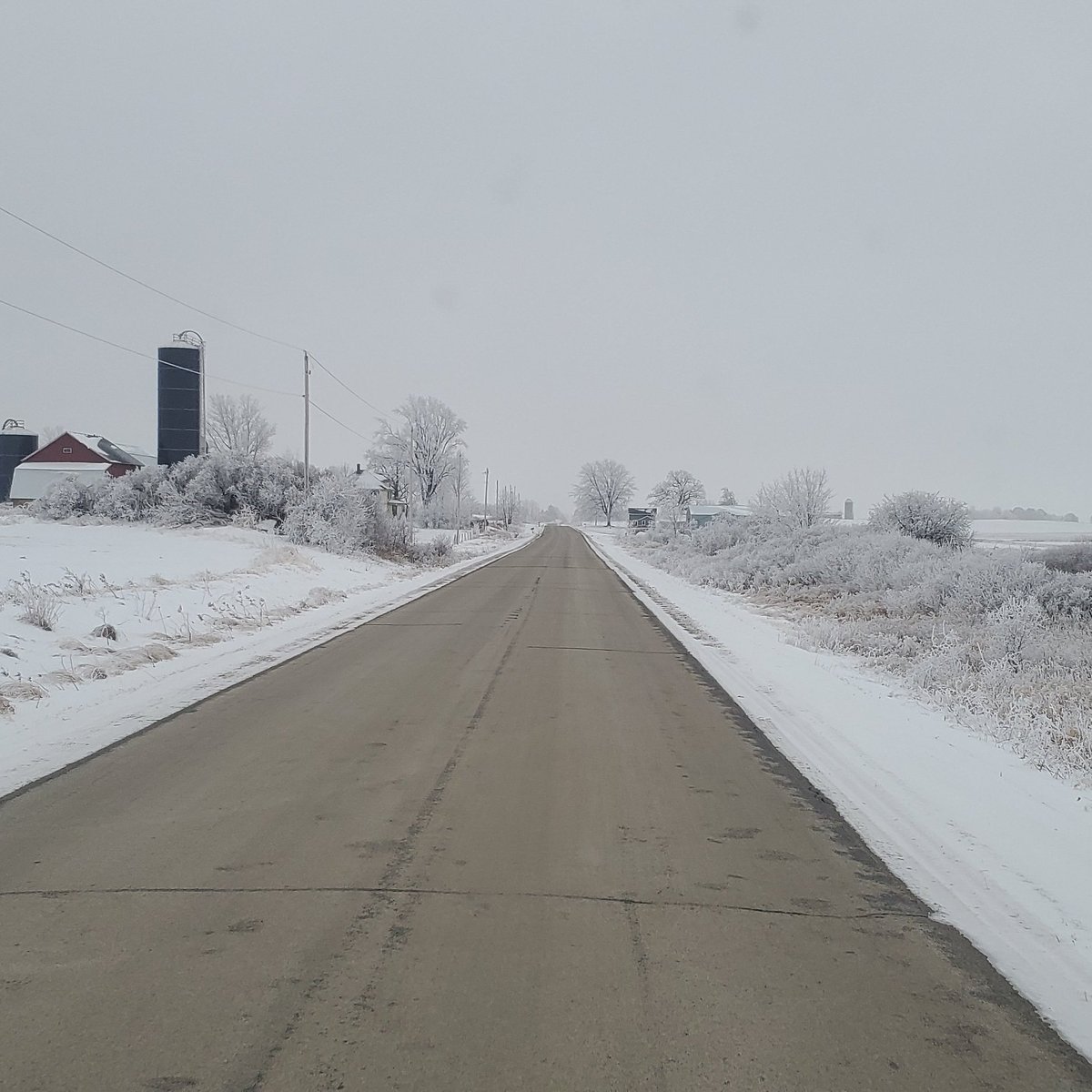 dzslogistics's tweet photo. Did you know we offer reefer w/ tanker endorsement & keep from freezing services?
#trucking #trucker #truckingindustry #truckingcompany #owneroperator #truck #logistics #business #work #cold #world #frieght #keepfromfreezing #tanker https://t.co/9Aru870PYP