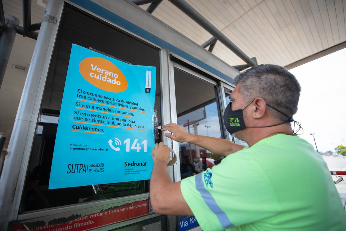 sutpapeajes's tweet photo. Como parte de la estrategia para desalentar el consumo de alcohol, dentro del marco de la campaña Verano Cuidado,  se colocaron afiches en todas las cabinas de peaje del país 
Gracias a los compañeros por asumir su responsabilidad social. Más fotos e Info👉https://t.co/J46hr6bgvi https://t.co/zx5ztTQkKl