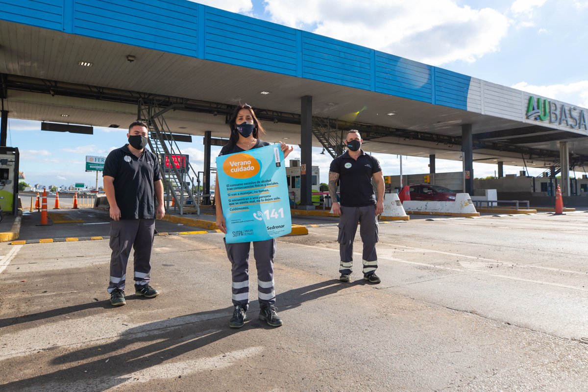 sutpapeajes's tweet photo. Como parte de la estrategia para desalentar el consumo de alcohol, dentro del marco de la campaña Verano Cuidado,  se colocaron afiches en todas las cabinas de peaje del país 
Gracias a los compañeros por asumir su responsabilidad social. Más fotos e Info👉https://t.co/J46hr6bgvi https://t.co/zx5ztTQkKl