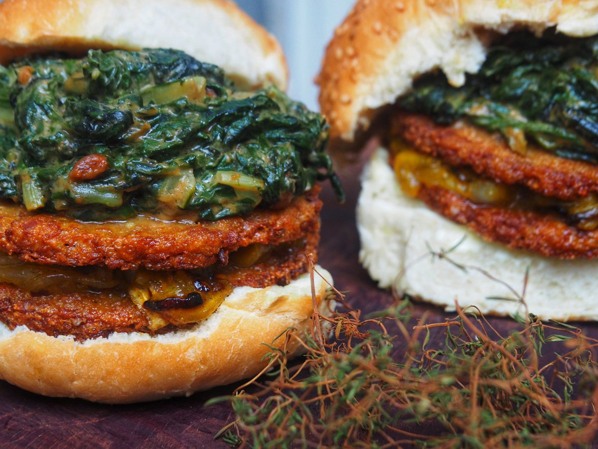 chef_cola's tweet photo. #ChefCola Double Veg Burger with Caramelized Mustard Onion topped with Traditional Creamy Spinach #Veganuary2021 #ProVeg #AfricanVeganOnABudget #chefCola https://t.co/FhFZzRsQ63