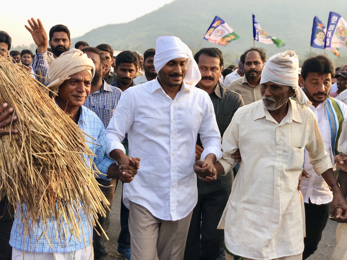 * స్వల్ప తేడాతో ఓడినా ఎప్పుడూ కోర్టు లలో ప్రభుత్వానికి వ్యతిరేకం గా పిల్ లు వెయ్యడం మత రాజకీయాలు చెయ్యడం ఇలాంటివి ఎప్పుడూ జగన్ చెయ్యలేదు.కేవలం ప్రజల పక్షాన నిలబడ్డాడు. ప్రజలే సర్వస్వం అనుకుని వల్ల తరుపున పోరాటం చేశాడు.