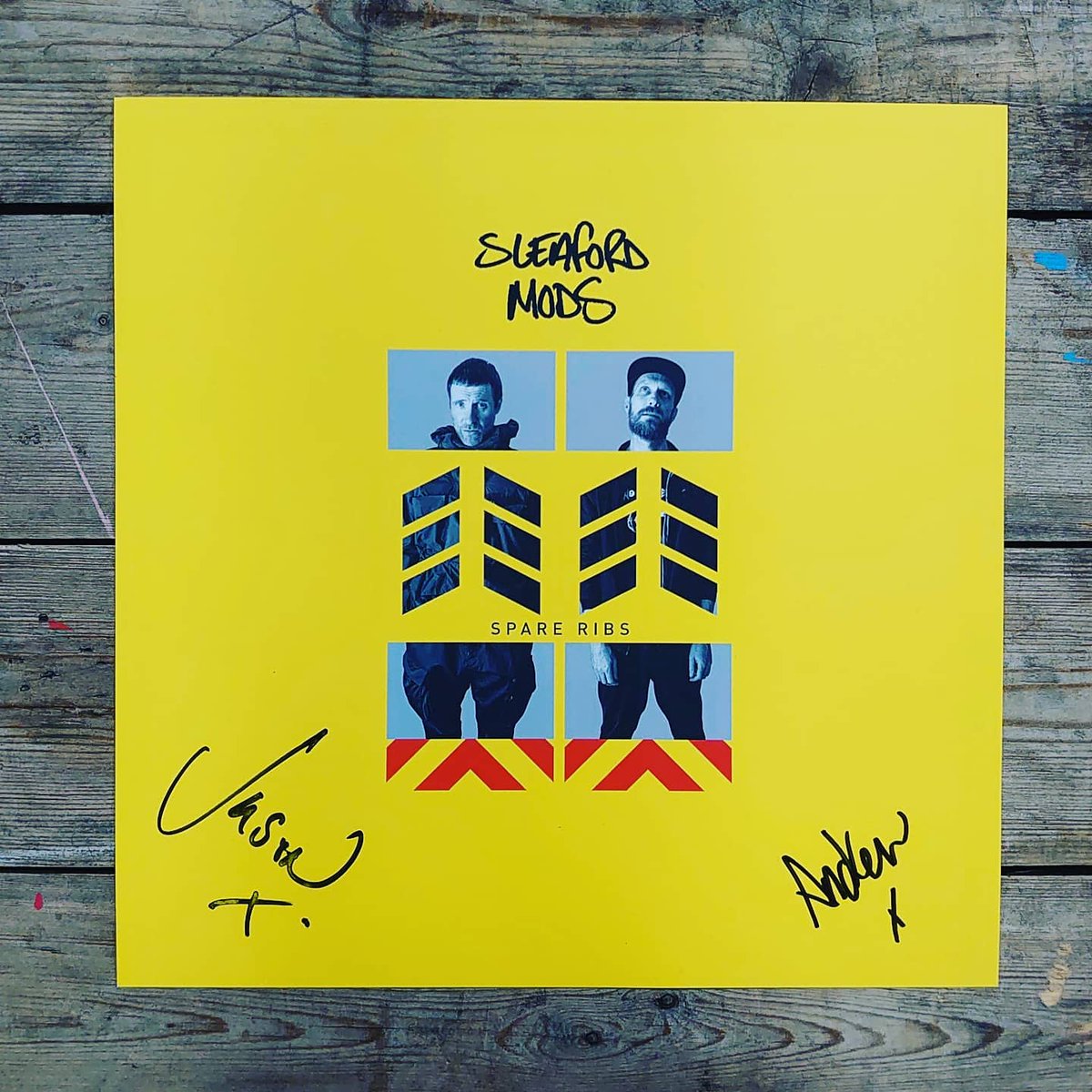 🏆 COMPETITION TIME 🏆 We have some @sleafordmods goodies to give away! Follow, like & retweet for 1 entry Preorder 'Spare Ribs' on any format bit.ly/3nozWgF for a bonus entry 1st 🏆: Signed Test Pressing 2nd & 3rd: Signed Print Winners announced 15/1/21 Good luck!