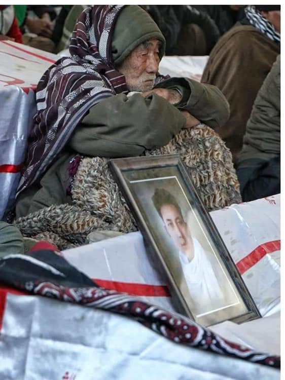 HijabBatool5's tweet photo. ایسے مت رو  تمہارے انسوں  بلیک میل کر رہا ہے 
 #ShiaLivesMatter https://t.co/sFkCjktw99