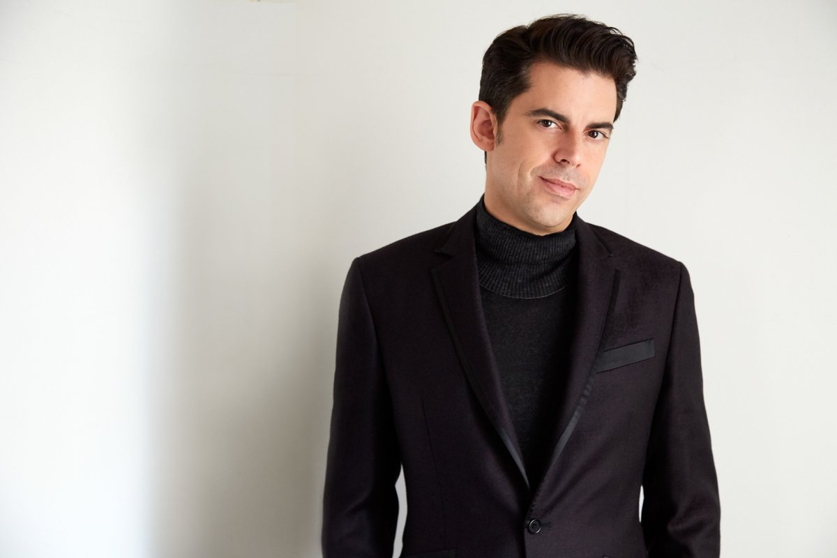 Vocalist Tony DeSare joins us this weekend for In the Mood: A Big Band New Year! DeSare replaces David Caceres, previously announced for this concert, who has withdrawn from performances due to illness. Tix still available: houstonsymphony.org/bigband