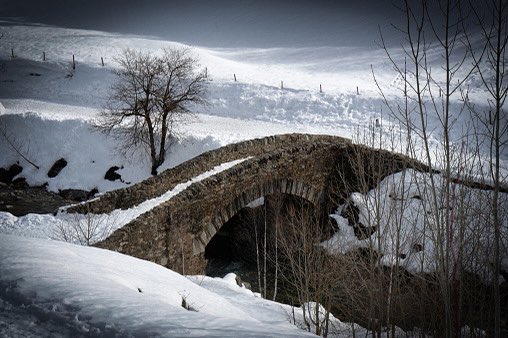 22Tommys's tweet photo. A #santaeugèniadeter ja cau la neu, mireu el #pontdeldimoni com està quedant 😋😋
#newfake #neu #catalunya #girona #nirastrodelanieve https://t.co/PtI0NURxWB
