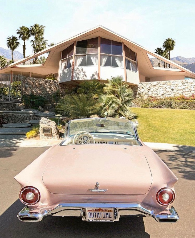 PalmSpringsCA's tweet photo. Quite the honeymoon pad Elvis had! Have you had a chance to check it out for yourself yet? 🌴 #HouseOfTomorrow #HoneymoonHideaway

Photo Credit: @paulfuentes_photo https://t.co/zhdLMlJ8Mj