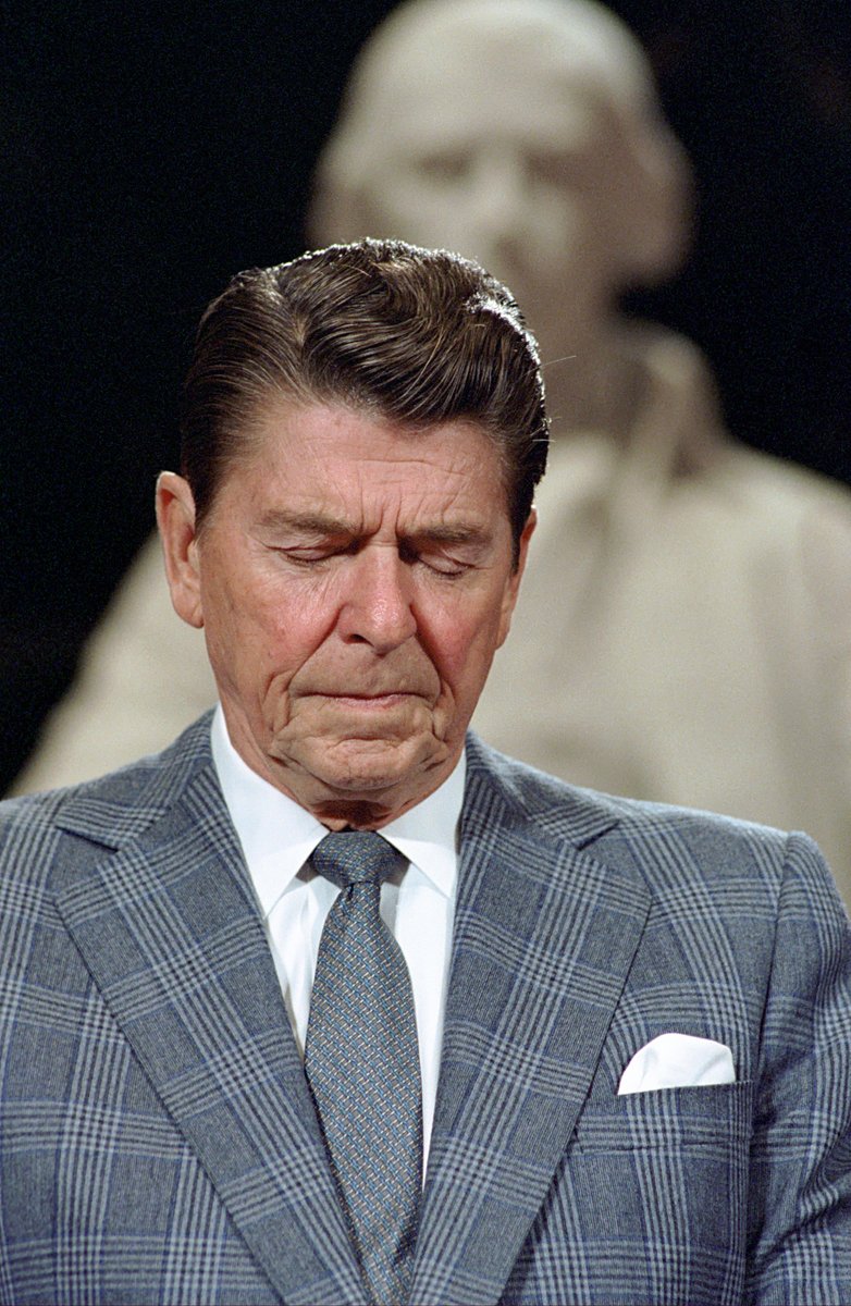 RonaldReagan's tweet photo. “To all who yearn to breathe free, who long for a better life, we think of you; we pray for you; we're with you always.” – Ronald Reagan https://t.co/4xevn4yERT