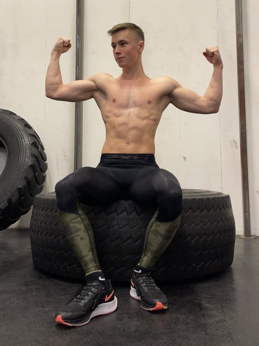 2 pic. It’s weekend so here’s me both with and without gym clothes???? Don’t forget to follow me on Instagram: