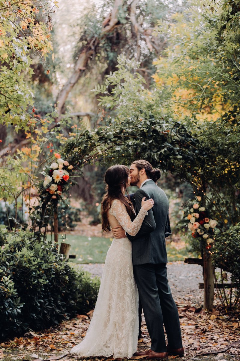 jacobetovar's tweet photo. julia &amp; ben, a lovely fall wedding. https://t.co/w2wHX6gUjp
