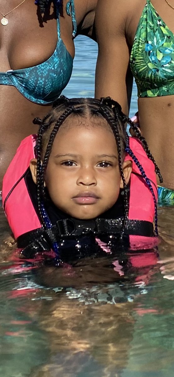 RoatansFinest's tweet image. She did not have to outdo us like this