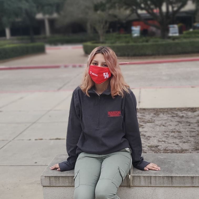 StayCougarSafe's tweet photo. Happy Cougar Red Friday! As COVID numbers fluctuate, do your part and mask up. Get your official @UHouston Mask from the @UHCampusStore! https://t.co/XiosQqrcnv https://t.co/07X7SMSH11