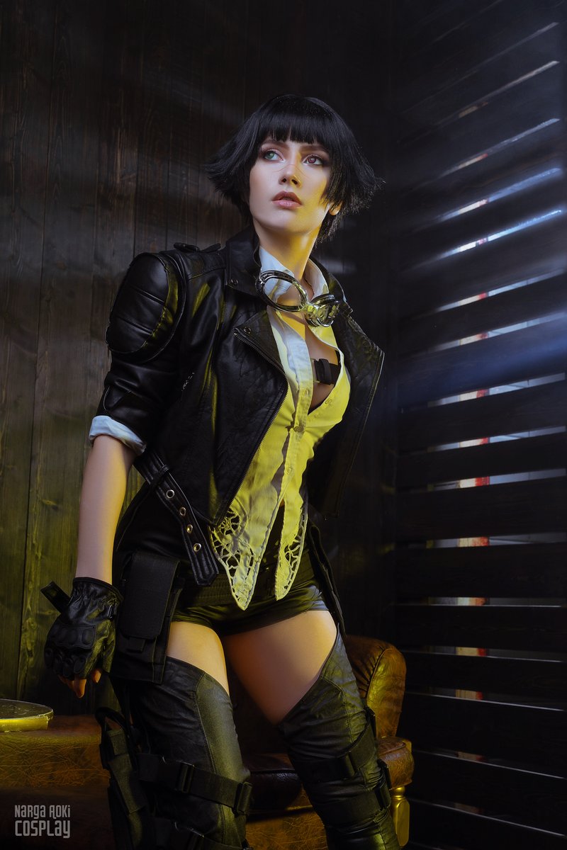 NargaLifestream's tweet image. Lady from #DevilMayCry5.

It's nice to back to one of my favorite gaming character after so many years. Is there any dinosaur who remembers my first cosplay of Lady I made in 2010?

ph @barabaka_jpeg