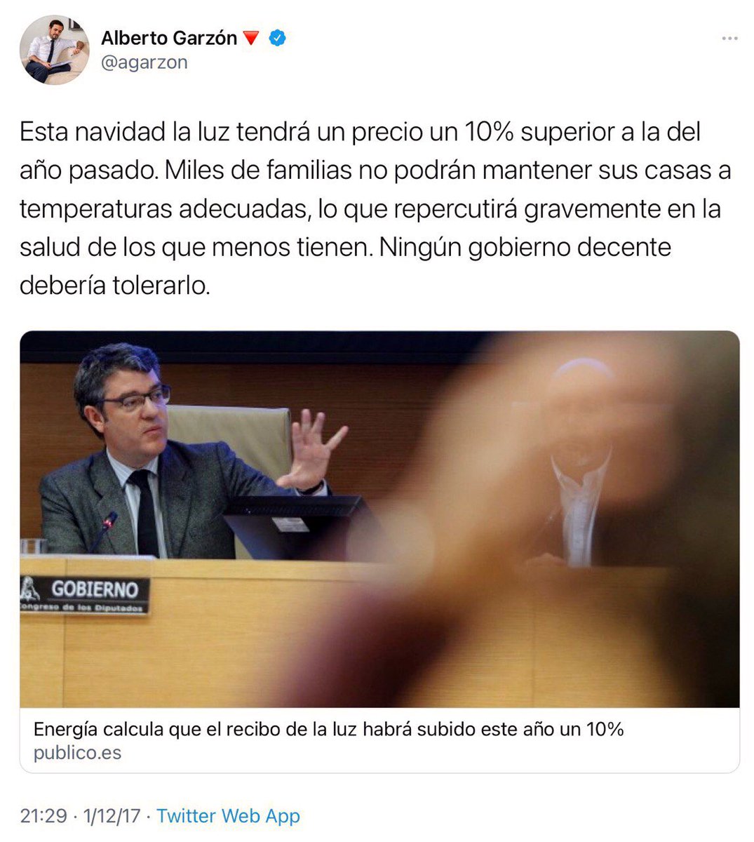pablocasado_'s tweet photo. Los que no iban a dejar a nadie atrás y presumían de una transición energética justa empiezan el año con un 20% de subida del precio de la electricidad en plena ola de frío, afectando a las familias más vulnerables.Pedimos la comparecencia de los que decían esto en la oposición👇 https://t.co/DsZ6GchSJK