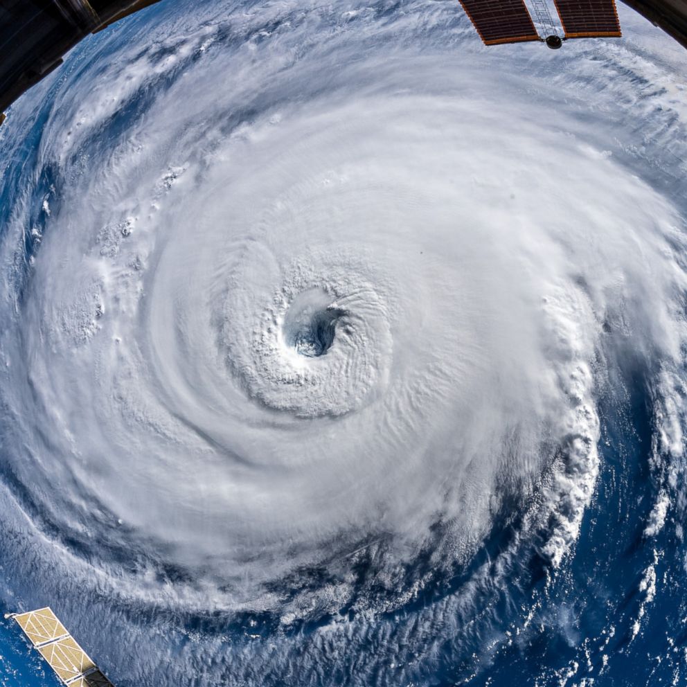 viewsfrance's tweet photo. Des images de l'ouragan Florence depuis l'International Space Station🌪️ https://t.co/9zlpReklNY