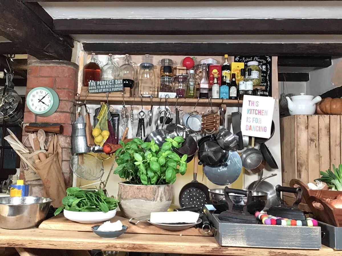 Going live at 4.45 <a href="/TheSYKitchen/">The Super Yummy Kitchen</a> <a href="/HaileyburyDHCC/">HaileyburyCocurricular</a> <a href="/ChartwellsInd/">Chartwells Independent</a>