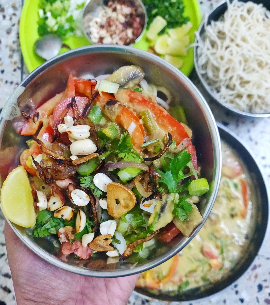 What connects Pakistan to Burma (Myanmar)? It's this bowl of Khao Suey - a one-bowl dish of noodles, chicken/mutton/beef (there's a vegetarian version too), comforting coconut broth topped with a whole lot of condiments.