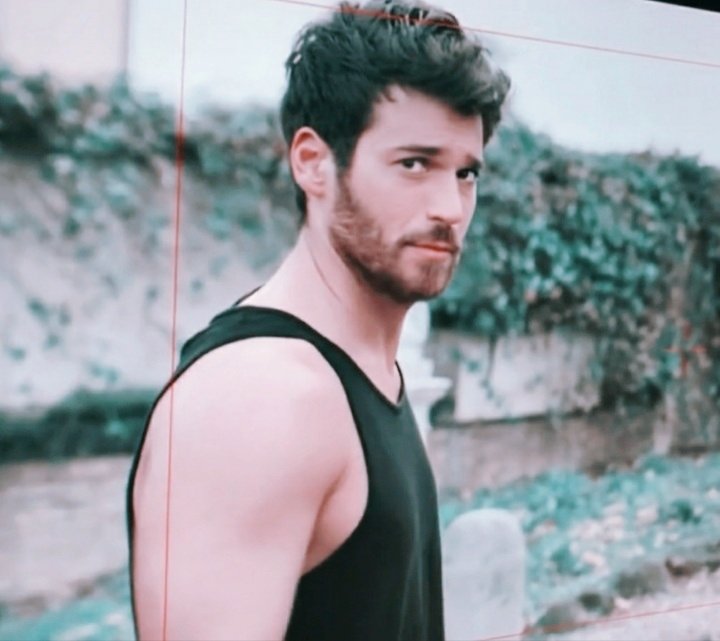 CanYamaninfo's tweet photo. Work in silence and let your success make the noise!! #CanYaman #DeCecco #FerzanÖzpetek https://t.co/v2eULf1Iiy