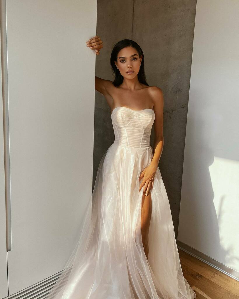 GaliaLahav's tweet photo. YOU, ME &amp; #G_501 // She’s glowy, she flows and she shines, just perfect. #GLGala #GaliaLahav https://t.co/UshBSGsXhv https://t.co/N8vE69nMrW