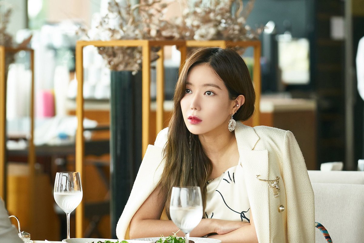 Graceful Family 우아한 가 (MBN, 2019) 📛 Mo Seok Hee 🗒️ Main lead - Beautiful and intelligent heiress, and yet arrogant ℹ️ Highest rated drama in MBN network history #ImSooHyang...