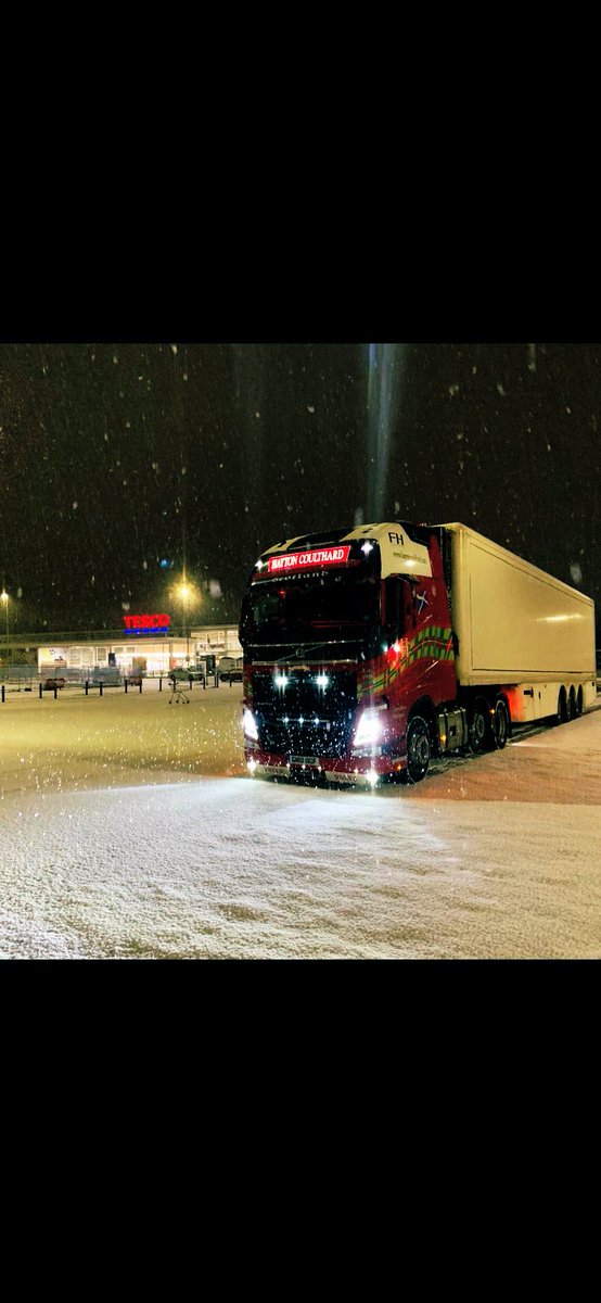 Happy Friday from a snowy Scotland. Be safe out there and keep an eye out for our #hgvheroes delivering essential goods throughout the UK @gregorydist @ARRCraib @tesconews @RHANews @_transportnews