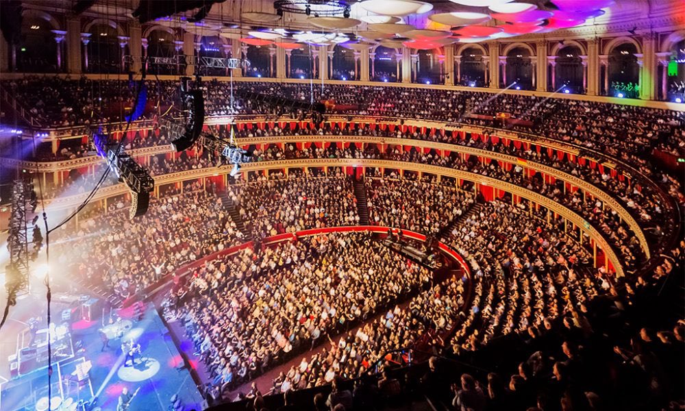 benhewis's tweet photo. This is the Royal Albert Hall.

This is how many people have died with COVID this year.

We’re only a week in.

Please stay at home when you can. 

And when you can’t, wear a mask. https://t.co/mj5AIhZAPw