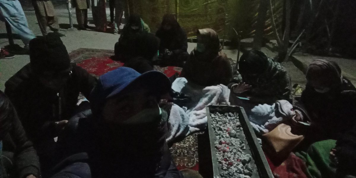 Kafandooz's tweet photo. More people joining us
#WeDemandApology 
#wedemandapologyfrompm 
#PMShudApologize https://t.co/wsk3vyZ43Q