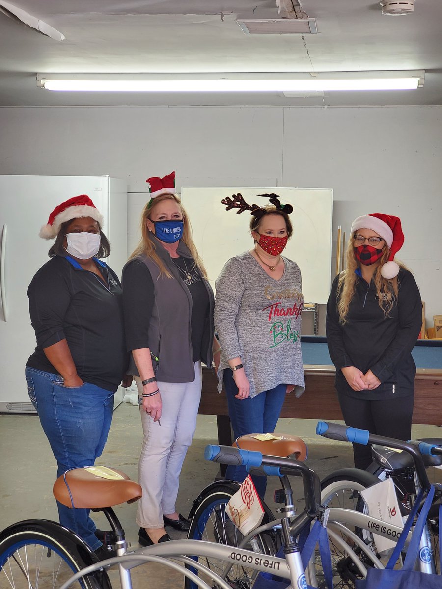 MHAOKLA's tweet photo. We want to thank @tulsaunitedway for adopting Walker Hall participants for Christmas and catering in a big Christmas feast! The happiness on everyone’s faces says it all.
#ThankYou #TAUW #MentalHealthMatters #WalkerHall https://t.co/DAZZFqMAIK