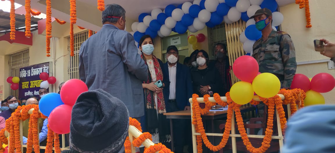 dm_vaishali's tweet photo. जिला पदाधिकारी वैशाली द्वारा सदर अस्पताल, हाजीपुर में COVID-19 #DRY_RUN का उद्घाटन किया गया।
@IPRD_Bihar @BiharHealthDept https://t.co/tTtQm1AqXf