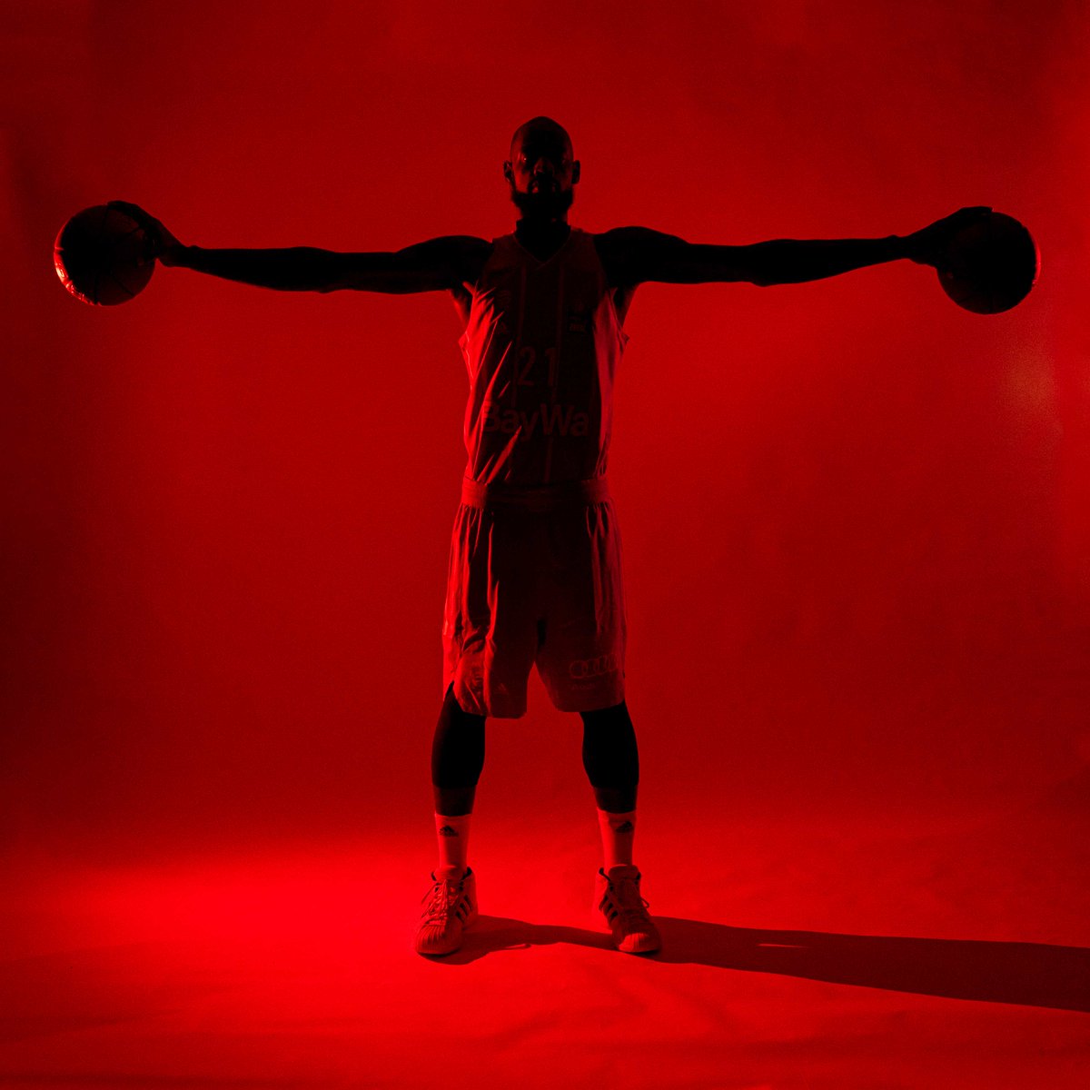 steffeneirich's tweet photo. Last photo shoot of 2020 with #jamesgist! More photos soon on https://t.co/u6TZ7gnfUd #BayernMunich #basketball @FCBBTogether https://t.co/RdyeCz2iSL