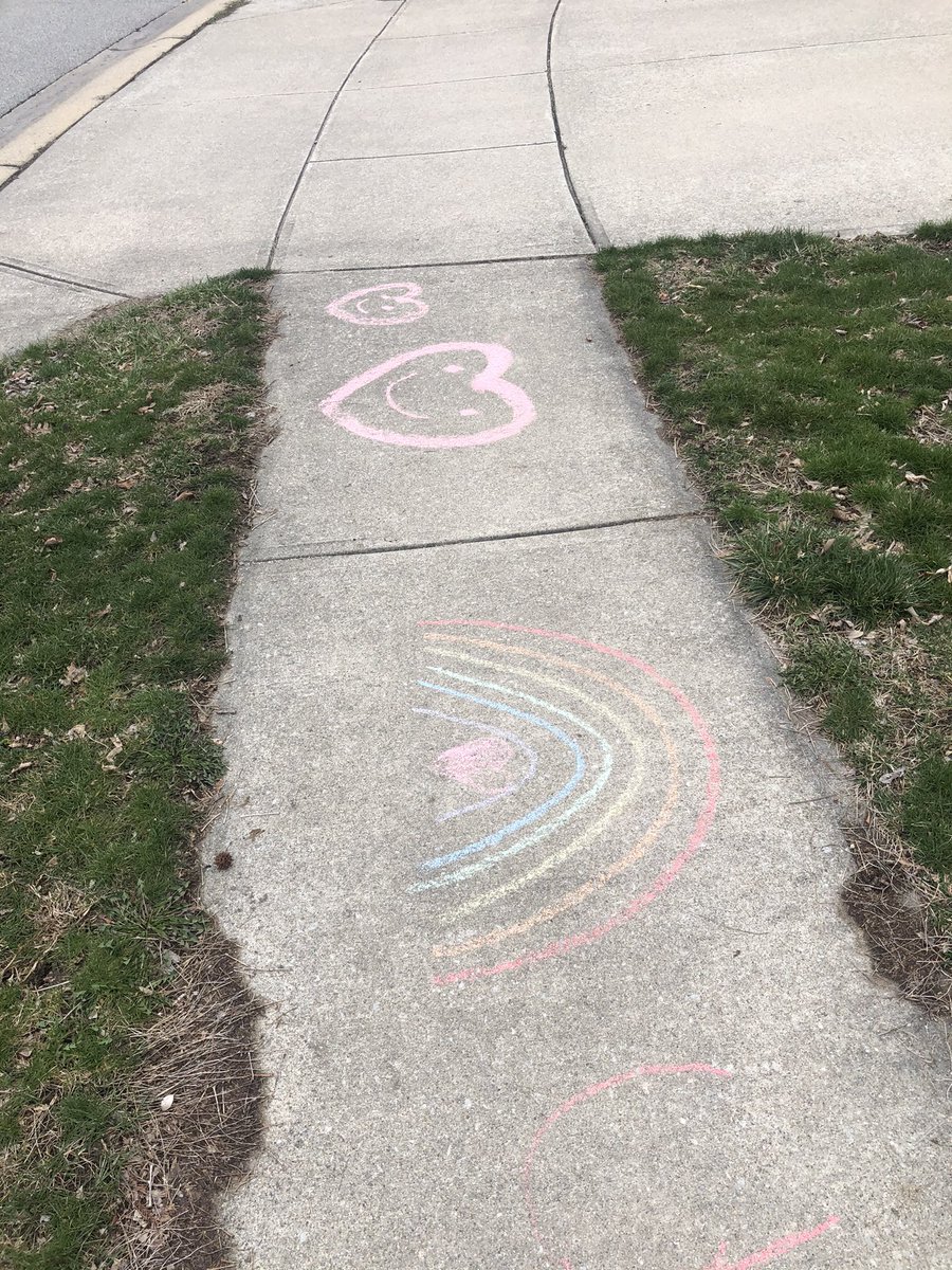 KristinRNFranks's tweet photo. My daughters and I went around our neighborhood and made sidewalk art to bring everyone joy! #fisherskindess https://t.co/6FO9BZJtae
