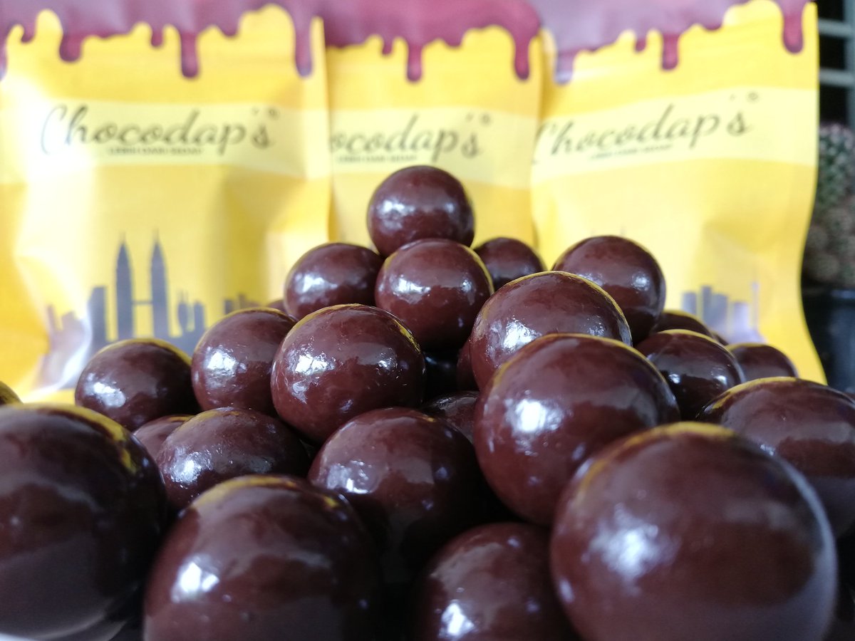 rabiatul_rashru's tweet photo. Nak beli boleh dm.
Kalau tanak beli boleh retweet🙈🙈

Saya jual #chocodaps yang sedap lagi enak dan lazat. Sangat bahagia dinikmati bersama yang techentaaaa😋😋😋 https://t.co/ETkxGbEhSy