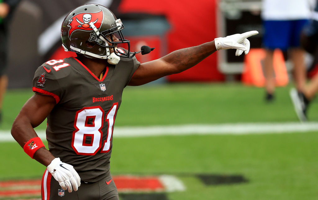 PFF's tweet photo. Antonio Brown: the only WR in the playoffs with at least 40 targets and 0 drops https://t.co/2BmxaXj0RX