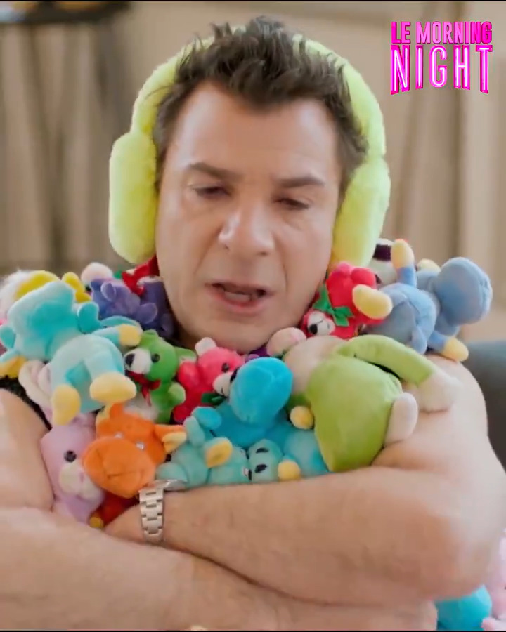 "Les doudous ça m'aide beaucoup" 😂🧸
@MichaelYoun se confie à Thierry Ardisson avant son retour sur M6 !
📺 #LeMorningNight mardi 19 janvier à 21.05 https://t.co/PzEn7cGWqR