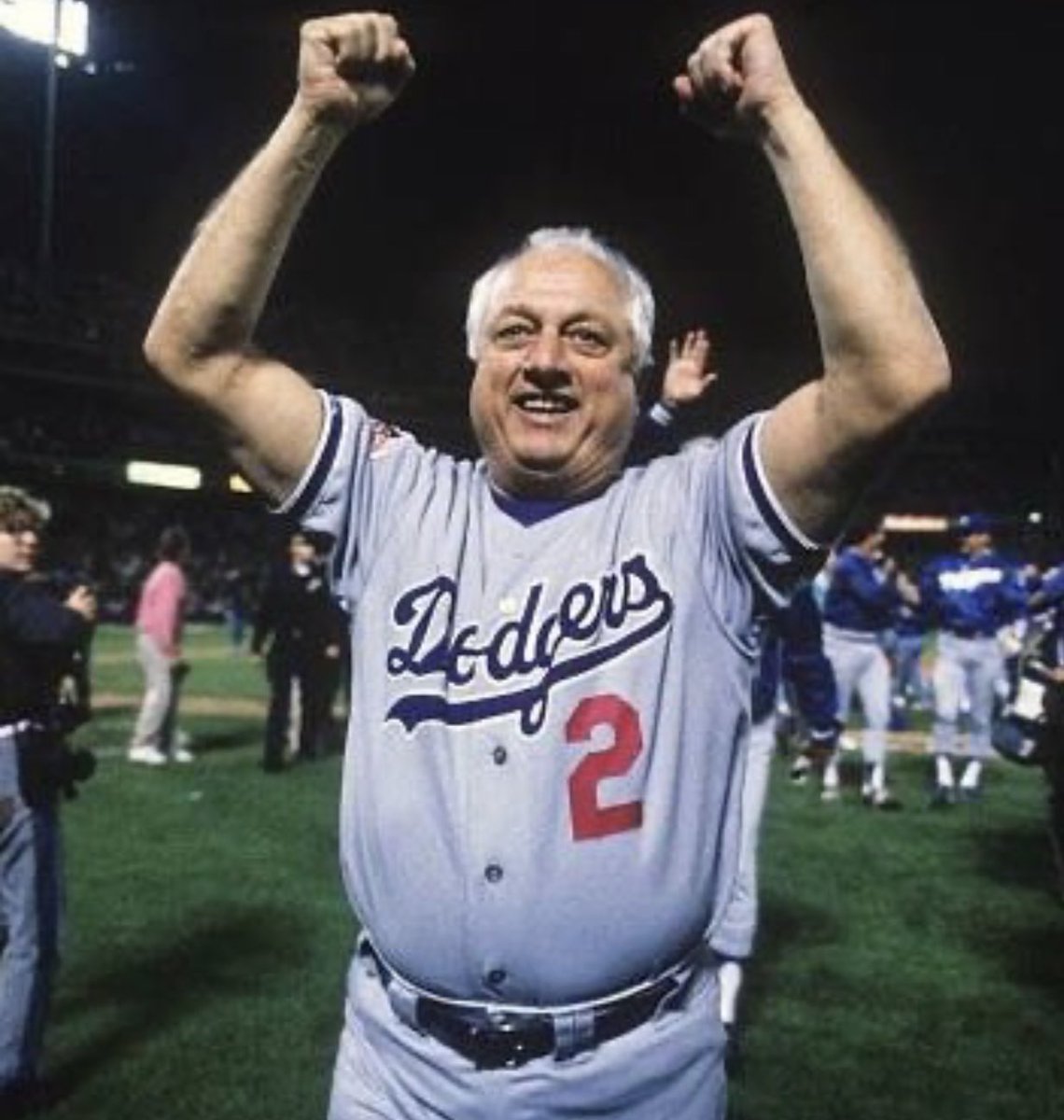 darrenrovell's tweet image. Celebrating Tommy Lasorda’s life is not hard.

Two World Series Rings. 

Ate everything he wanted. 

Drank everything he wanted. 

70 Years in the same work uniform.

Lived For 93 Years. 

Absolute Legend.