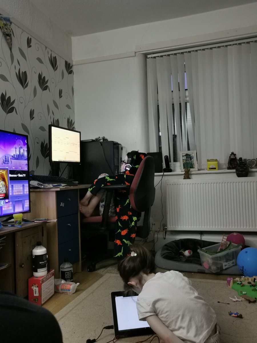katie_clem's tweet photo. They've abandoned the toys and I've lost them both to #chromelab some funky melodies coming out of the speakers π https://t.co/gyqfFcdun0