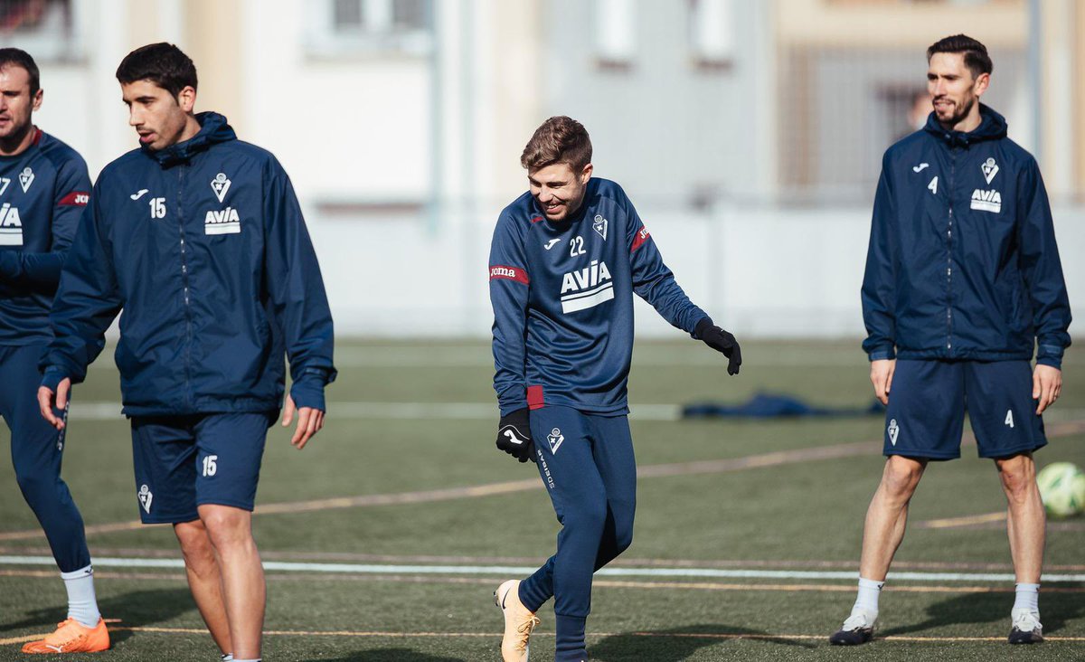Alex_Pozo9's tweet photo. NON STOP 🔥 🔜👀 Focused on #LevanteEibar 💪🏼 #ElectricAndFastGame #Workout https://t.co/qS7JW4davt