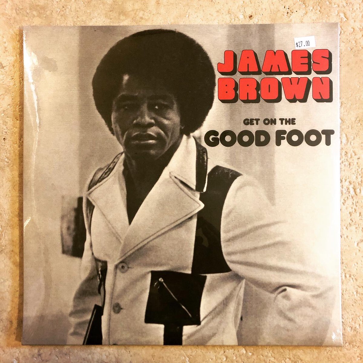 TheLeesOfMemory's tweet image. Went to @LostNFoundRecs last night masked-up to get on the good foot! ⚡️✨ They've got a grip of #IceAndTime #icedyes in stock, these vivid colors will never fade. Tell Maria &amp;amp; Nathan howdy for me! 👋🏼👋🏼