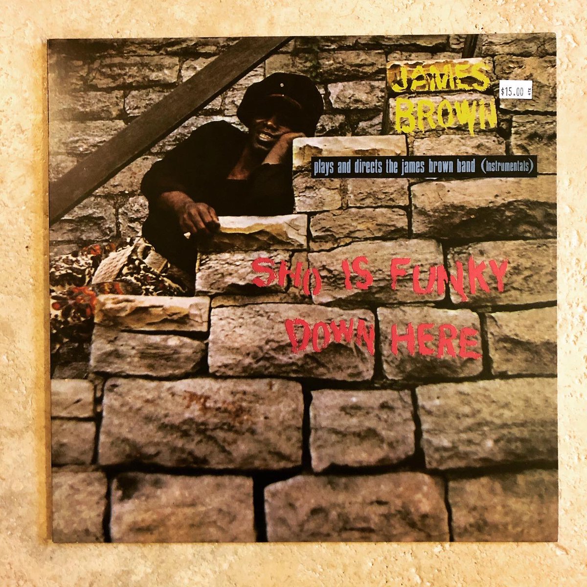 TheLeesOfMemory's tweet image. Went to @LostNFoundRecs last night masked-up to get on the good foot! ⚡️✨ They've got a grip of #IceAndTime #icedyes in stock, these vivid colors will never fade. Tell Maria &amp;amp; Nathan howdy for me! 👋🏼👋🏼