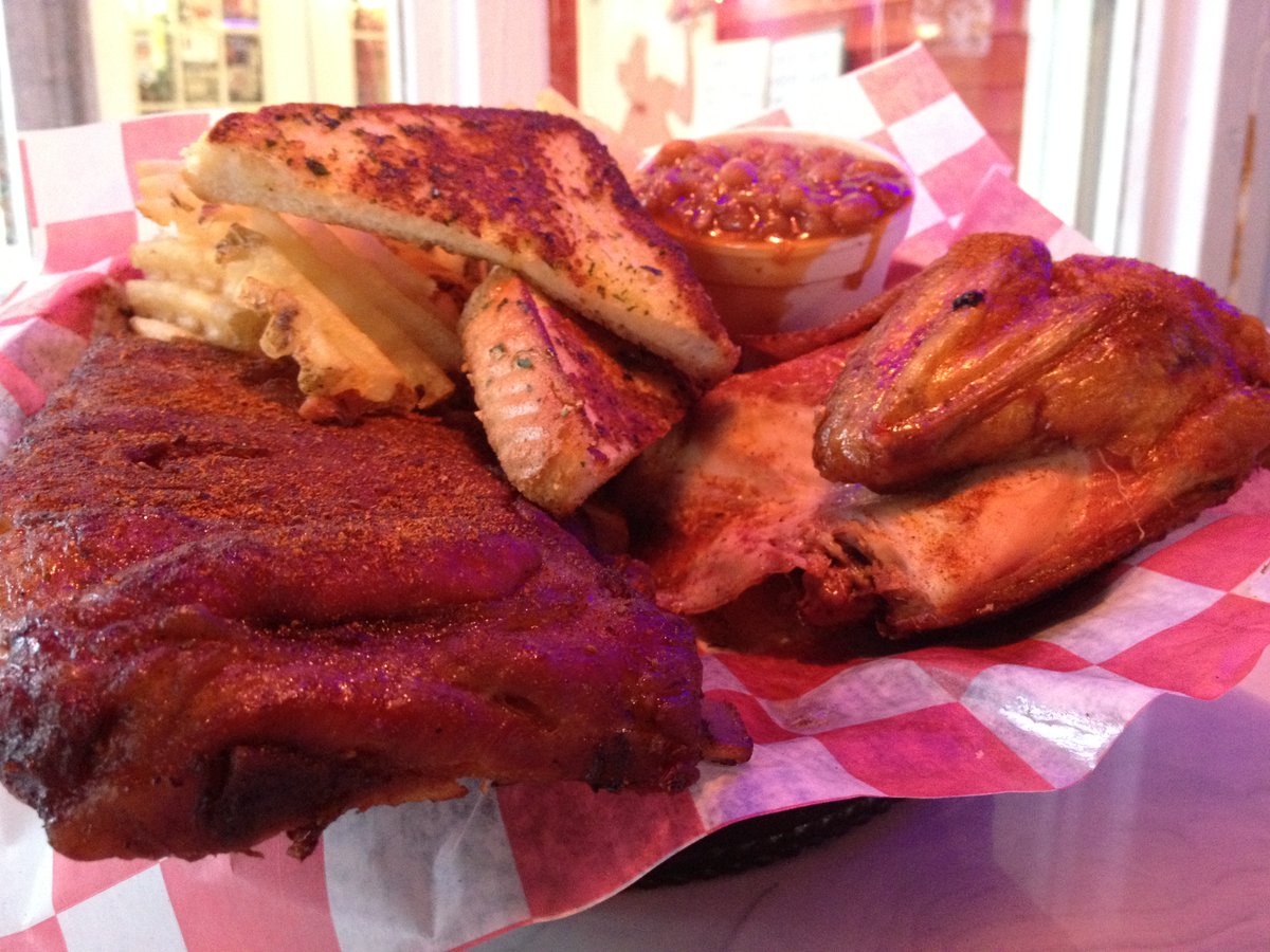 TheLittleDooeys's tweet photo. Featured 

Chicken &amp; Rib Platter
1/4 Chicken ( White or Dark ) 
1/4 Rack of Ribs
2 Side Choices 
Dooey Texas Toast

#Come_taste_the_pride
#HailState #StarkVegas  
#ccm #GoodQ https://t.co/47ELRMB4Or