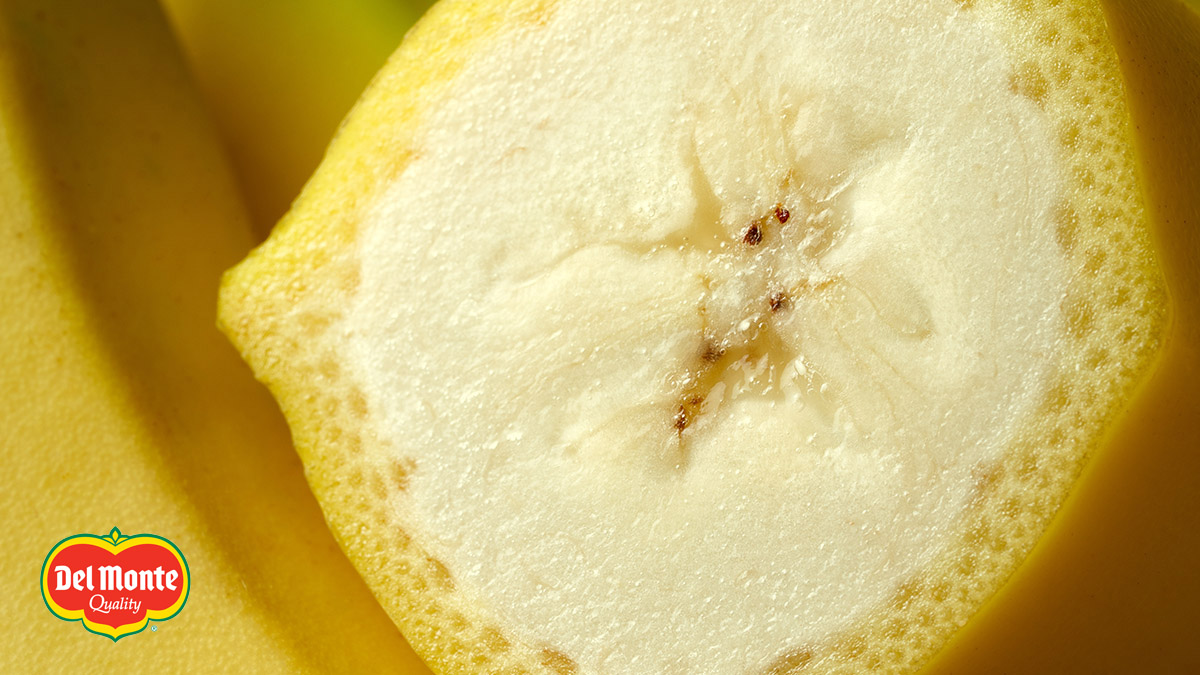 DelMonteFresh's tweet photo. Bananas make a great on-the-go snack and are popular in milkshakes and smoothies, on top of cereal and as a dessert. When is your favorite time to enjoy a fresh 🍌? #producetips #bananas https://t.co/umDE5YXraN