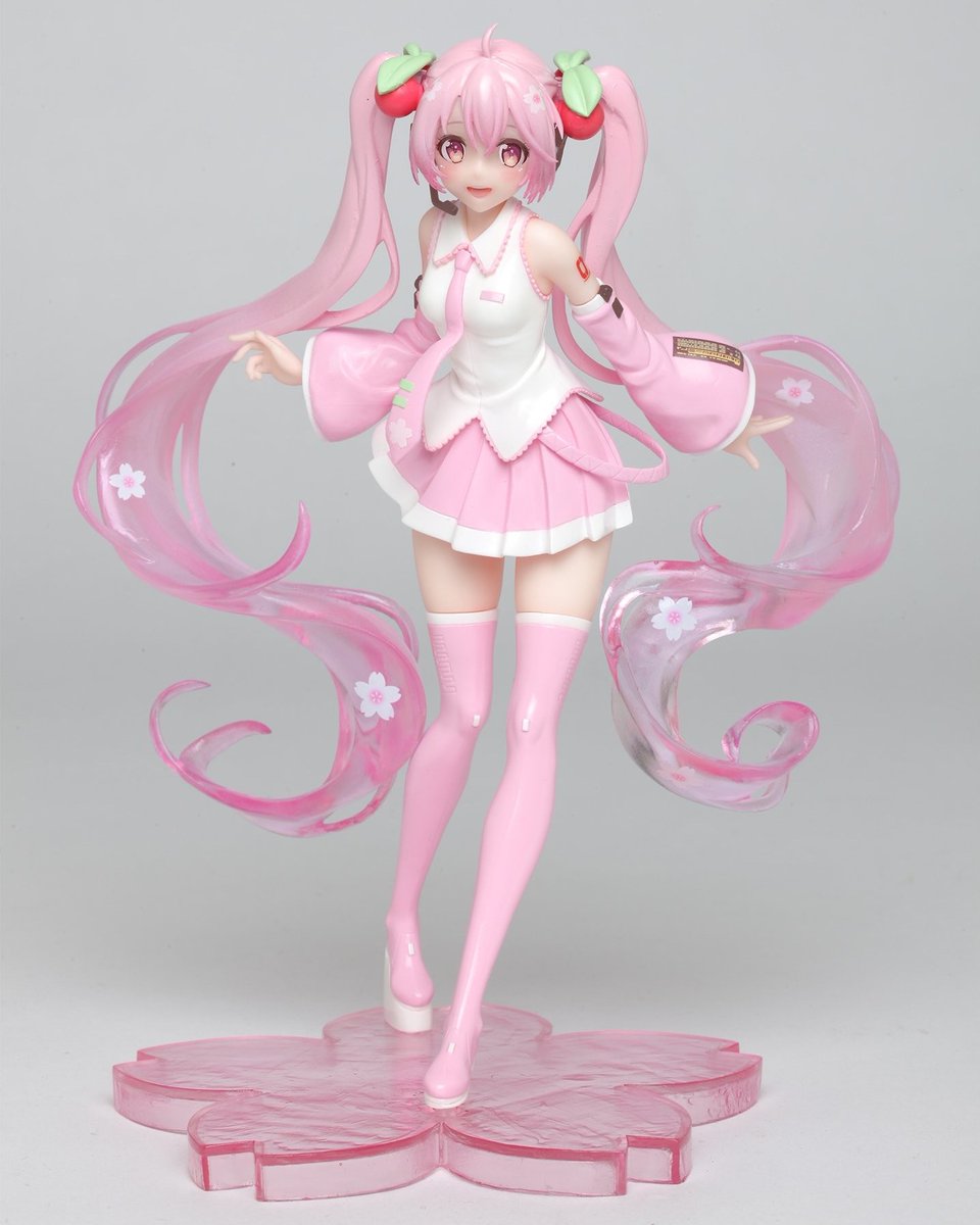 here we have sakura miku 2019! shes super pretty i love her pose