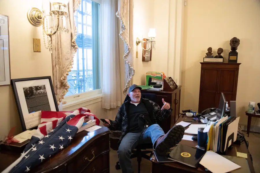 zellieimani's tweet photo. Man who allegedly broke into Pelosi's office charged with 3 federal counts - ABC News - https://t.co/wnMKI1tWey https://t.co/UqKdhFL5LK