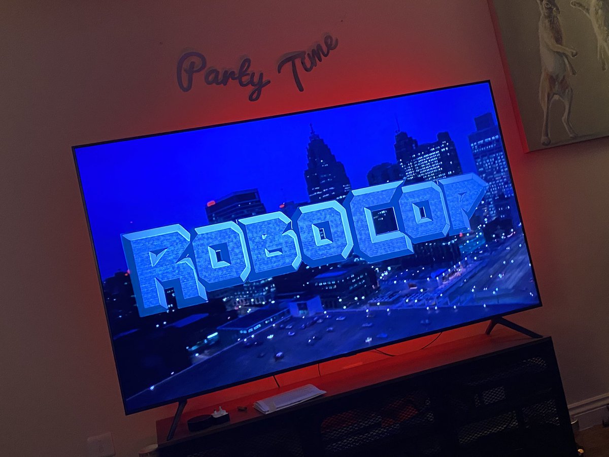 jonnychipz's tweet photo. Friday Film Night #robcop #ed209 https://t.co/dr3iMKLBQO