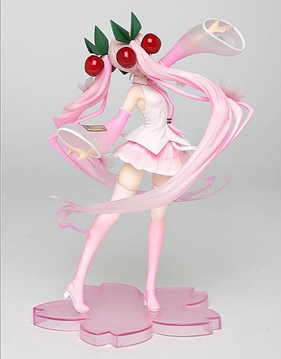 up next! last year's sakura miku!! i love her pose a lot shes super pretty