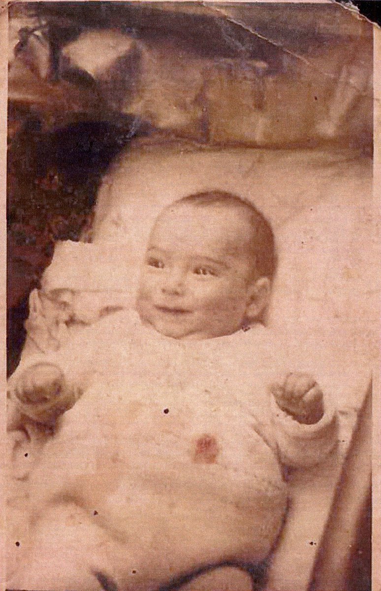 9 January 1942 | Dutch Jewish boy Jacob de Mesquita was born in Amsterdam. 

He arrived at #Auschwitz on 18 October 1942 in a transport of 1,710 Jews. He was murdered in a gas chamber after selection.