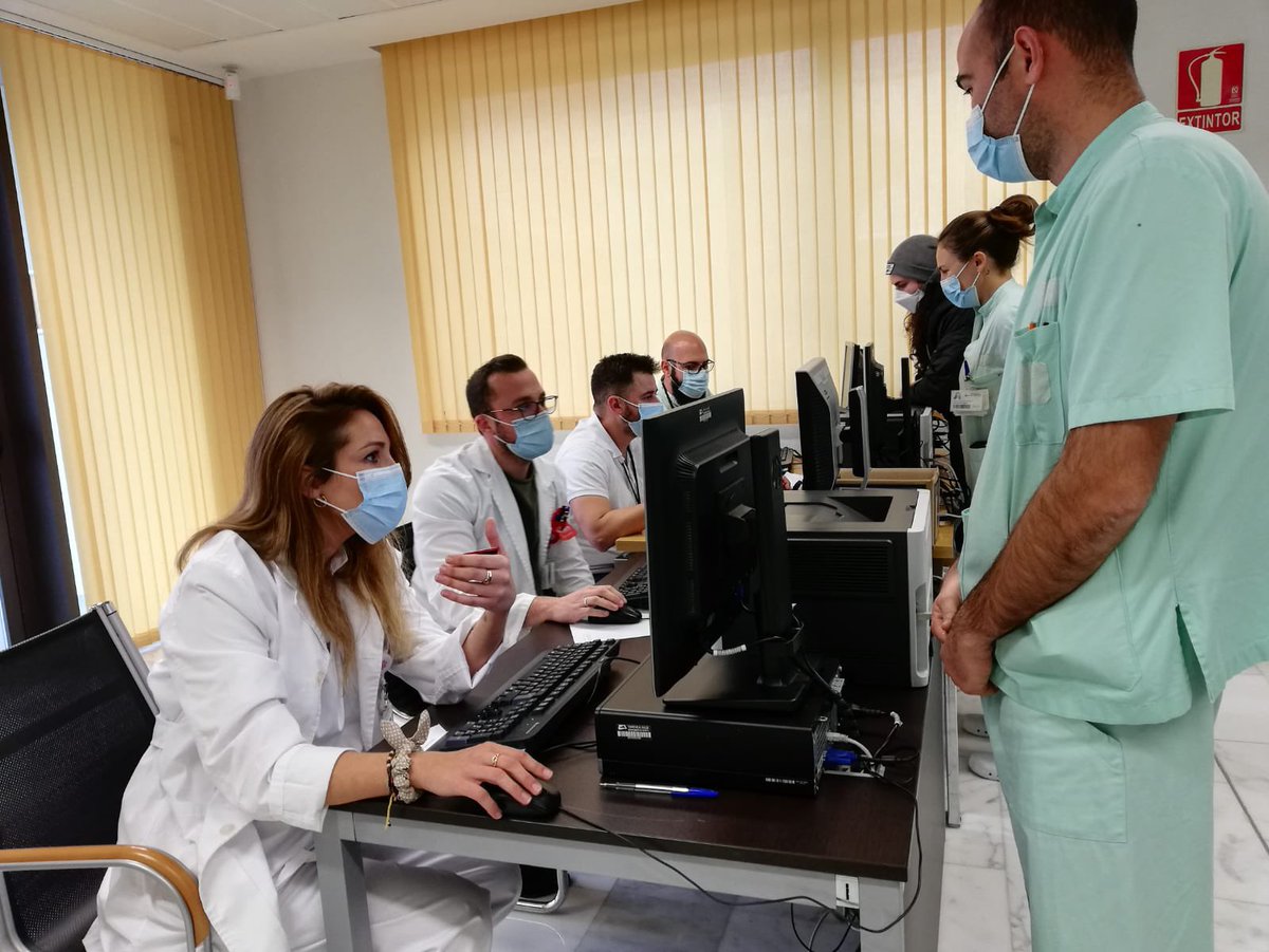 riberasalud's tweet photo. #VacunaCOVID19 La responsabilidad está en manos de todos. Los 1.400 profesionales de Ribera en el #HospitalDeTorrevieja 🏥 ya están empezando a recibir la primera dosis de la vacuna contra la #covid19. Porque protegemos a quienes nos protegen 💫. #SaludResponsable https://t.co/b0DnBytIYD